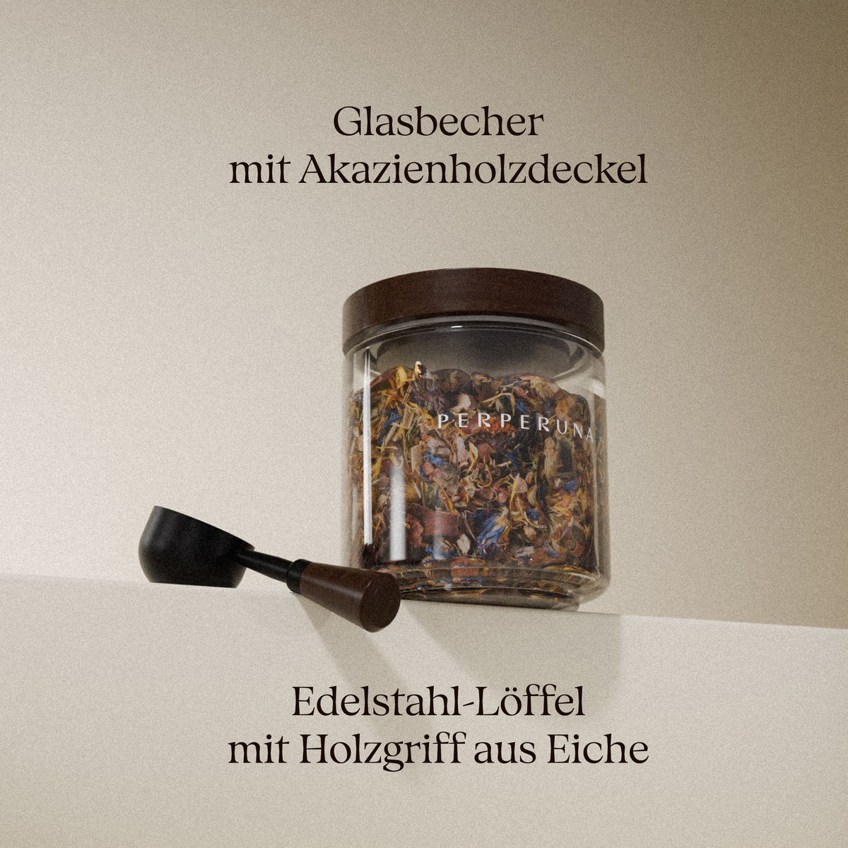 Becher und Löffel für das Teeritual